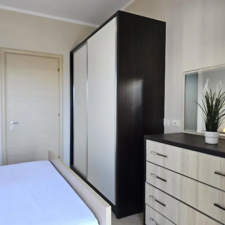 아파트 With Sea View In 227 Sarandë